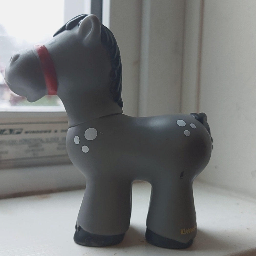 Little Peoples Grey Pony Click Clak